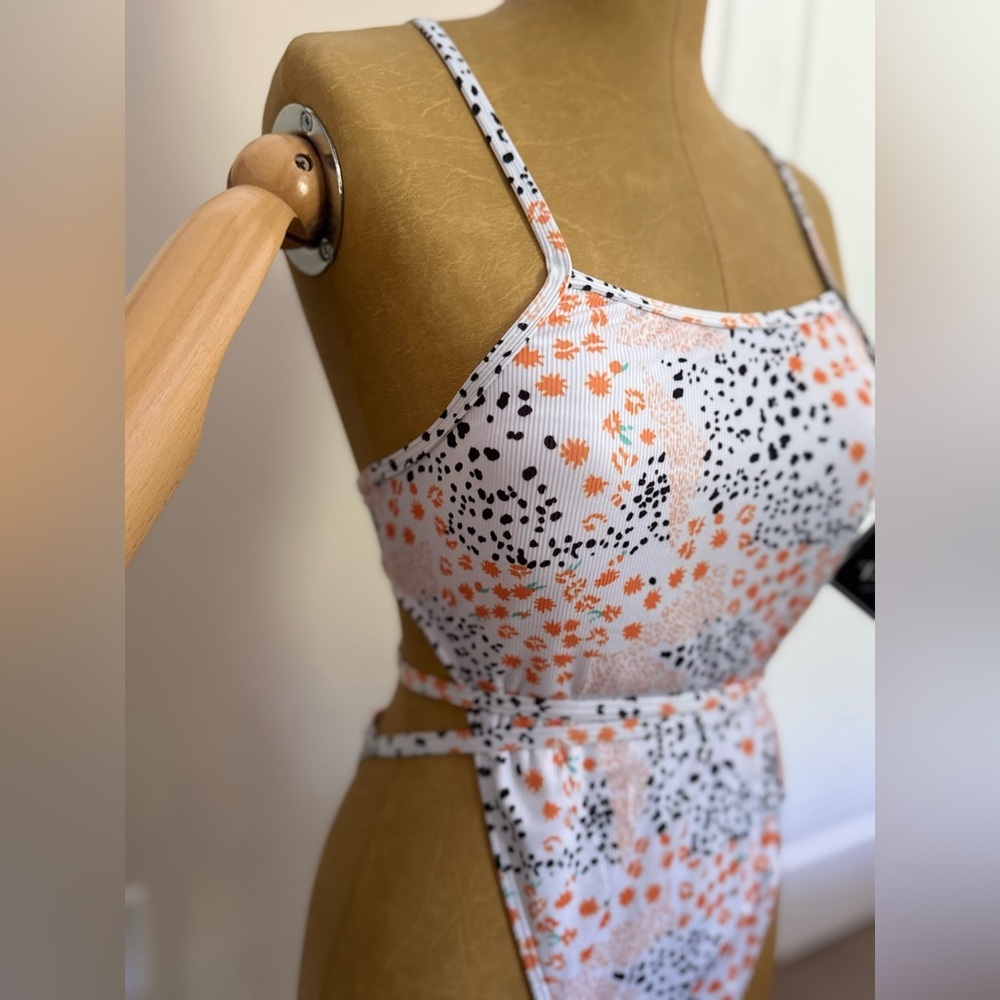 NWT ZAFUL Orange and Black Patterned Swimsuit (US 6) - Picture 6 of 8